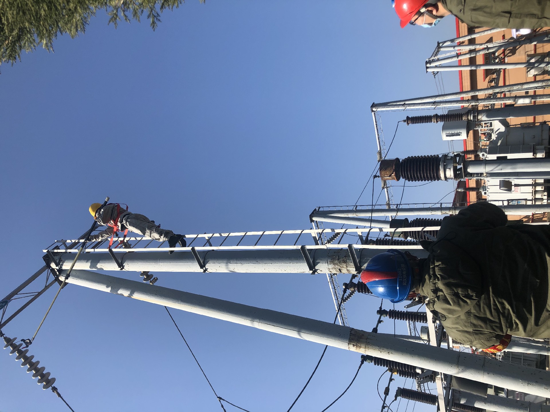 絕緣子分布電壓測試儀零值檢測現(xiàn)場