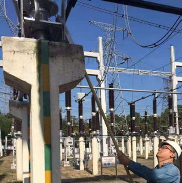 HVD-DTS瓷支柱絕緣子帶電探傷儀探傷檢測(cè)現(xiàn)場(chǎng)